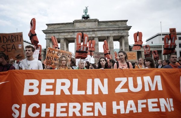 berlin mültecilerle dayanışma