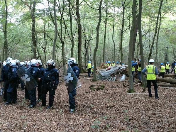 hambacher ormanı savunması
