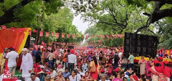 hindistan tatım çalışanları protestosu