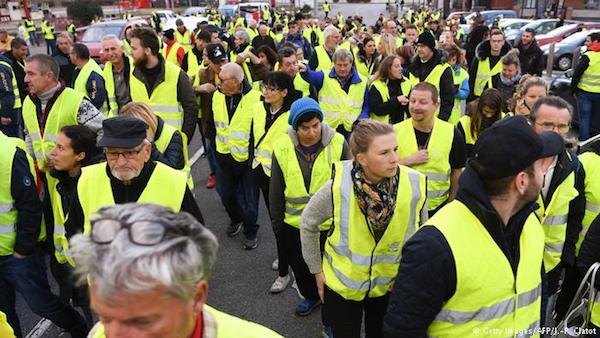 fransa akaryakıt zammı protestoları