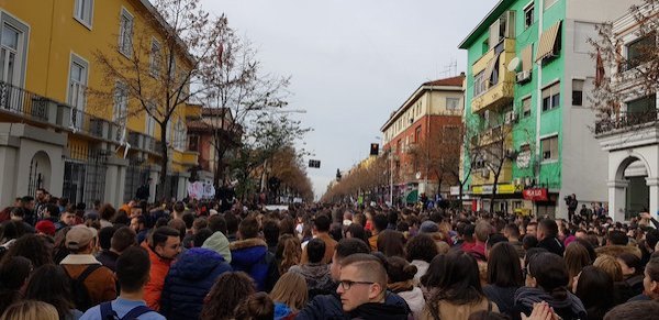 arnavutluk öğrenci protestosu